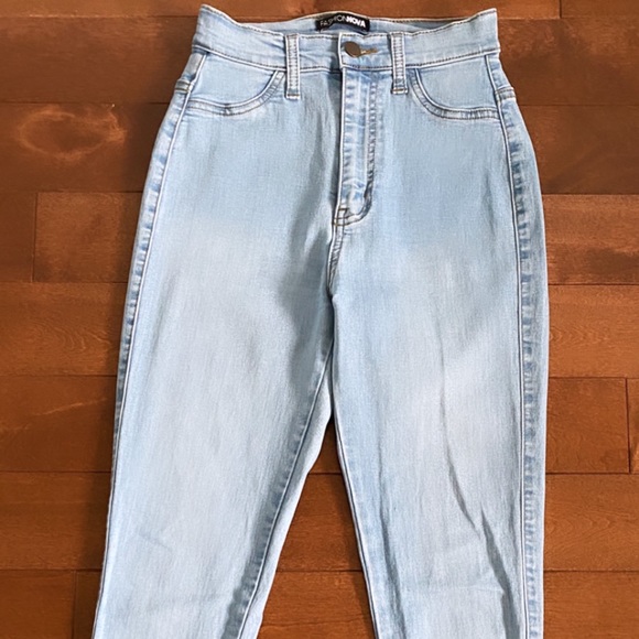 🔴SOLDClassic FashionNova High waisted jeans - Picture 8 of 9